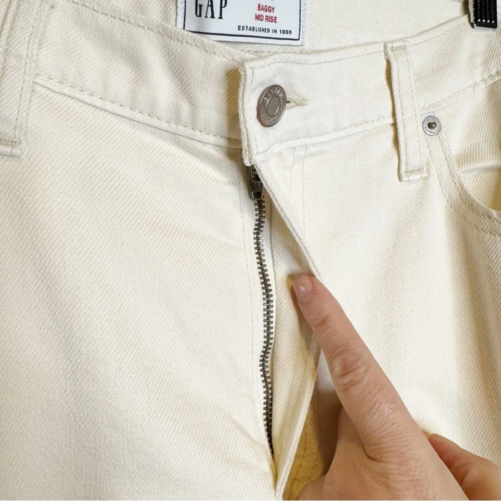 GAP | NWT Mid Rise UltraSoft Baggy‎ Jeans in Ecru Beige (off-white) Sz. 29 / 8 - Picture 4 of 7
